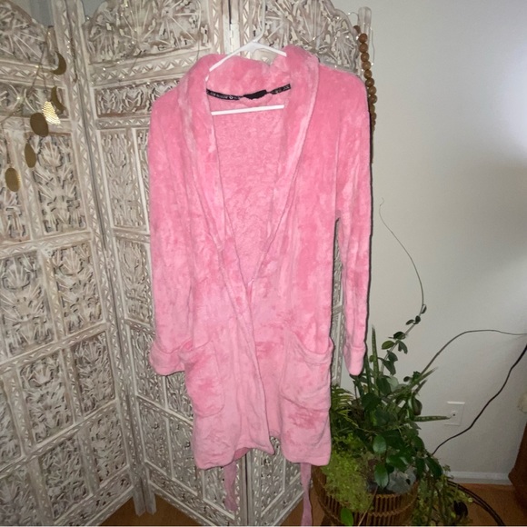 Fuzzy Pink Joe Boxer Robe - Picture 3 of 3